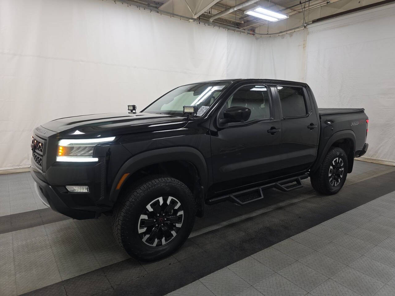 2024 Nissan Frontier PRO 4X 4x4 4dr Crew Cab 5 ft. SB's photo