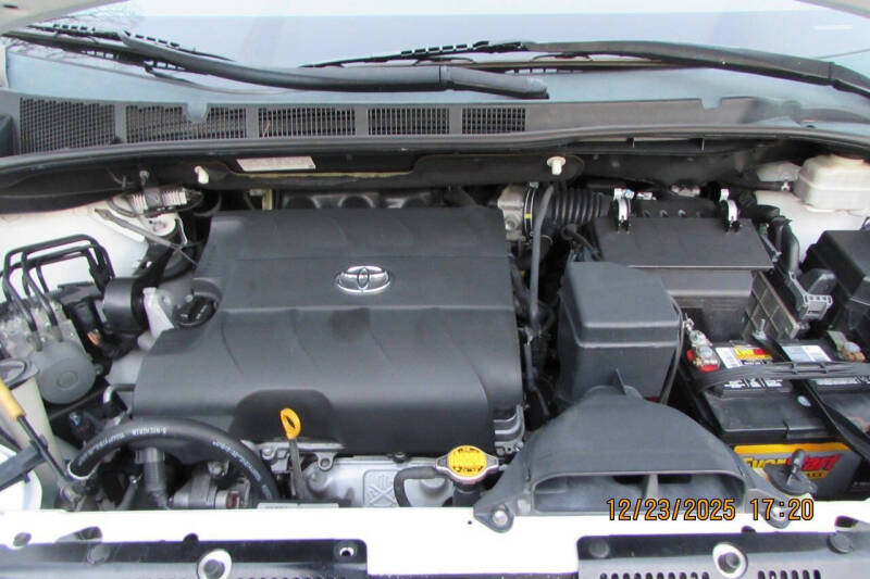 2012 Toyota Sienna LE 8-Passenger