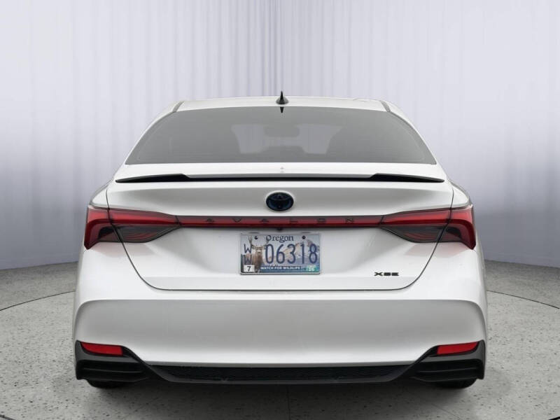 2022 Toyota Avalon Hybrid XSE Nightshade