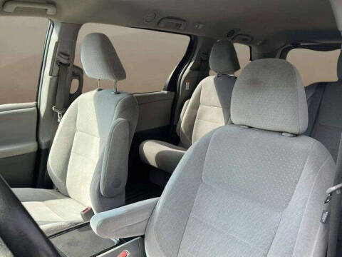 2015 Toyota Sienna LE 8-Passenger