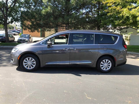 2017 Chrysler Pacifica Touring-L