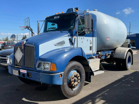 2002 Kenworth T300