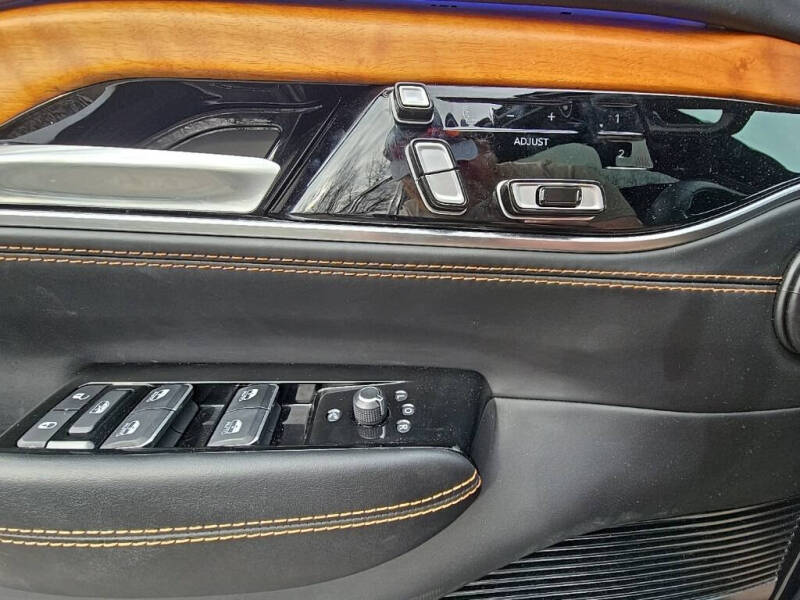 2022 Jeep Grand Wagoneer Series III