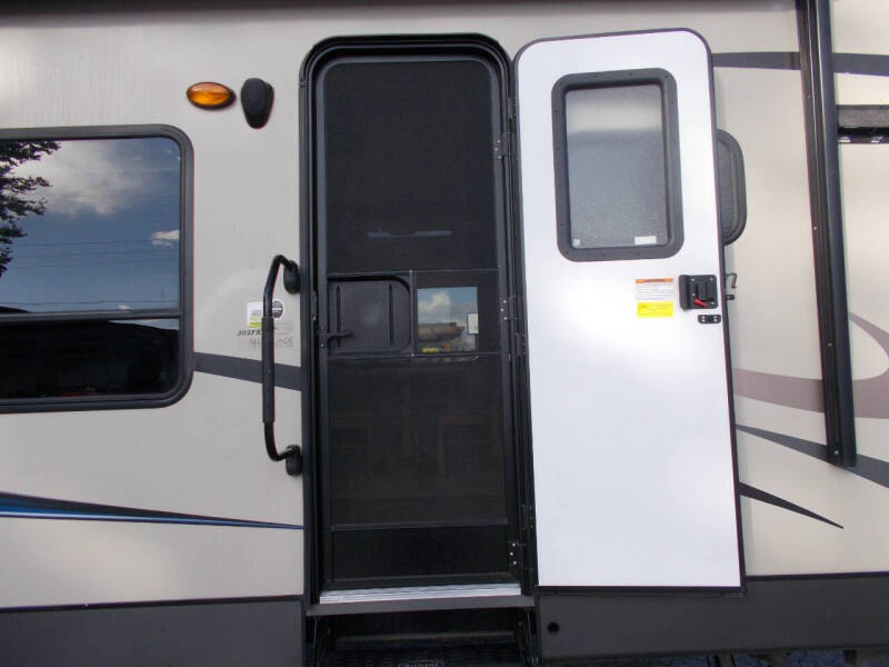2014 Coachmen RV Liberty Edition