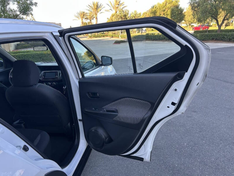 2019 Nissan Kicks S