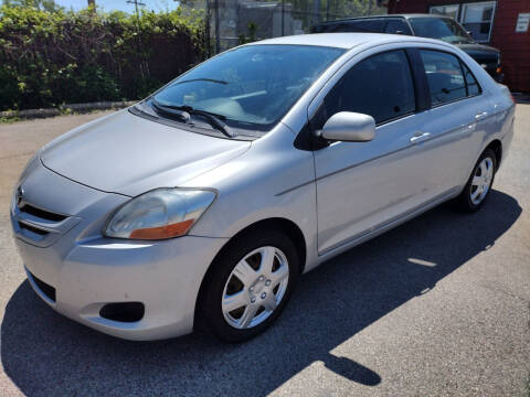 2007 Toyota Yaris for sale at GLOBAL AUTOMOTIVE in Grayslake IL