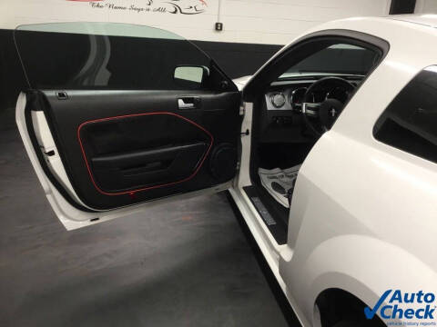 2005 Ford Mustang GT Deluxe