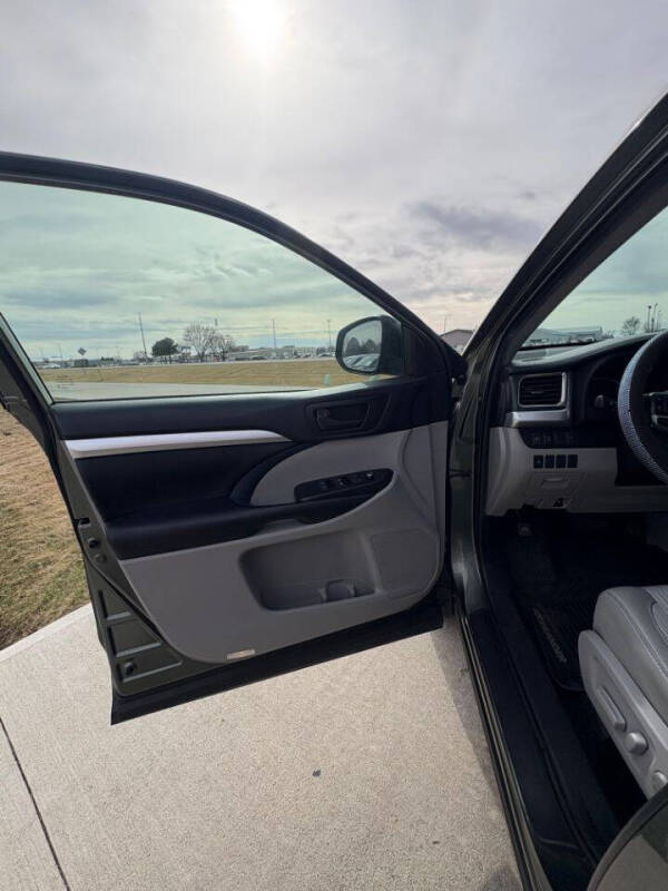 2019 Toyota Highlander LE Plus