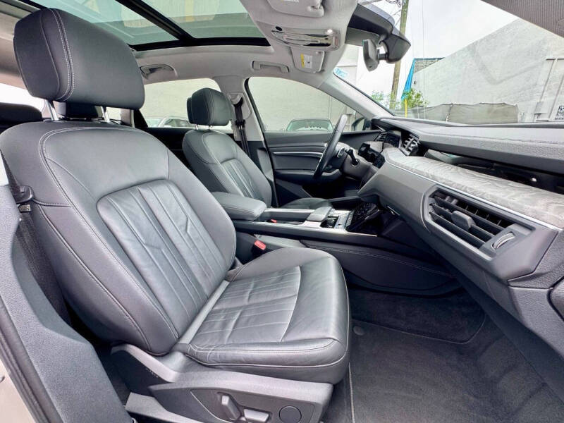 2021 Audi e-tron quattro Premium