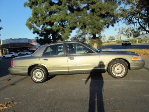 2000 Ford Crown Victoria LX