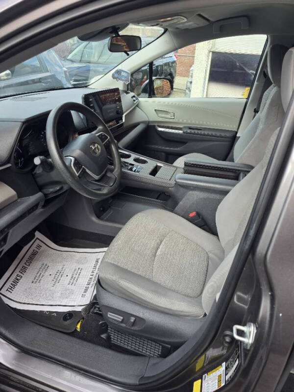 2021 Toyota Sienna LE 8-Passenger