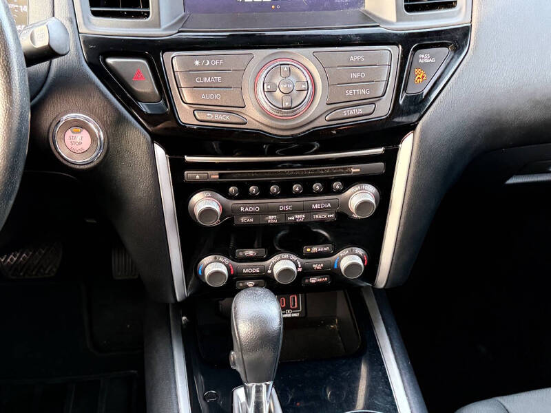 2020 Nissan Pathfinder SV