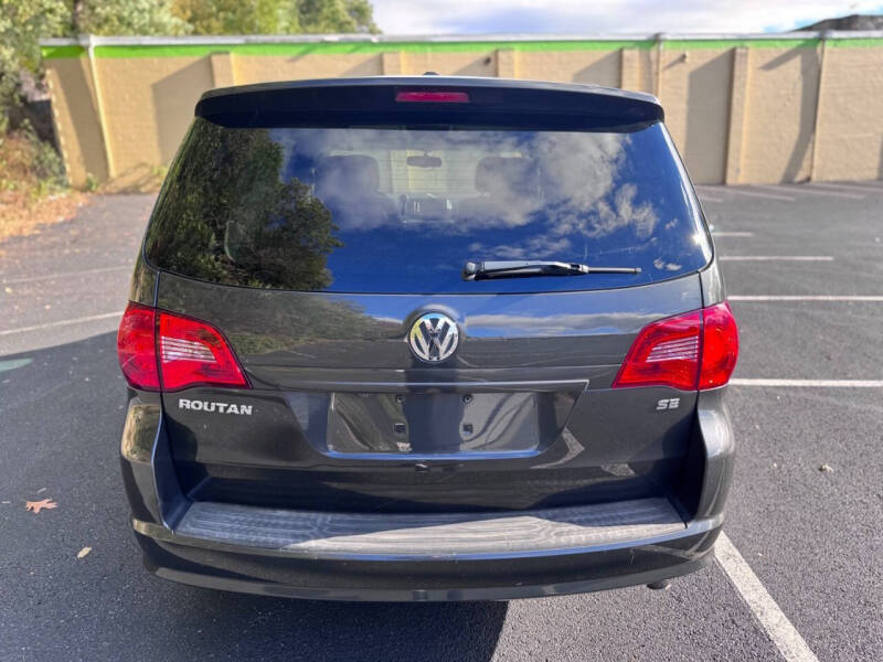 2012 Volkswagen Routan SE