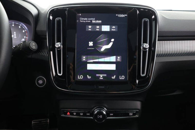 2022 Volvo XC40 T5 R-Design