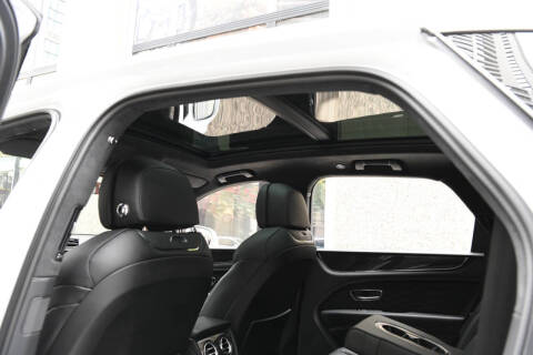 2024 Bentley Bentayga Azure V8