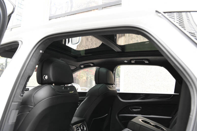 2024 Bentley Bentayga Azure V8