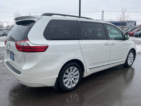 2017 Toyota Sienna Limited Premium 7-Passenger