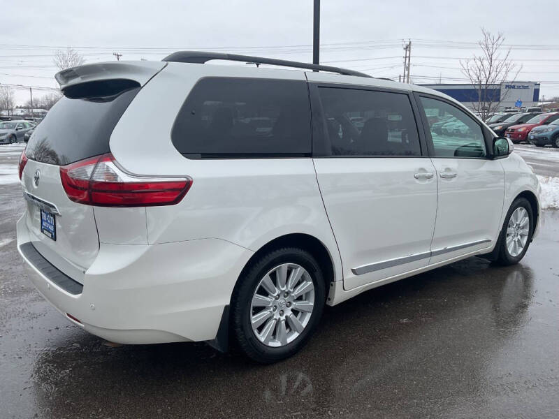 2017 Toyota Sienna Limited Premium 7-Passenger