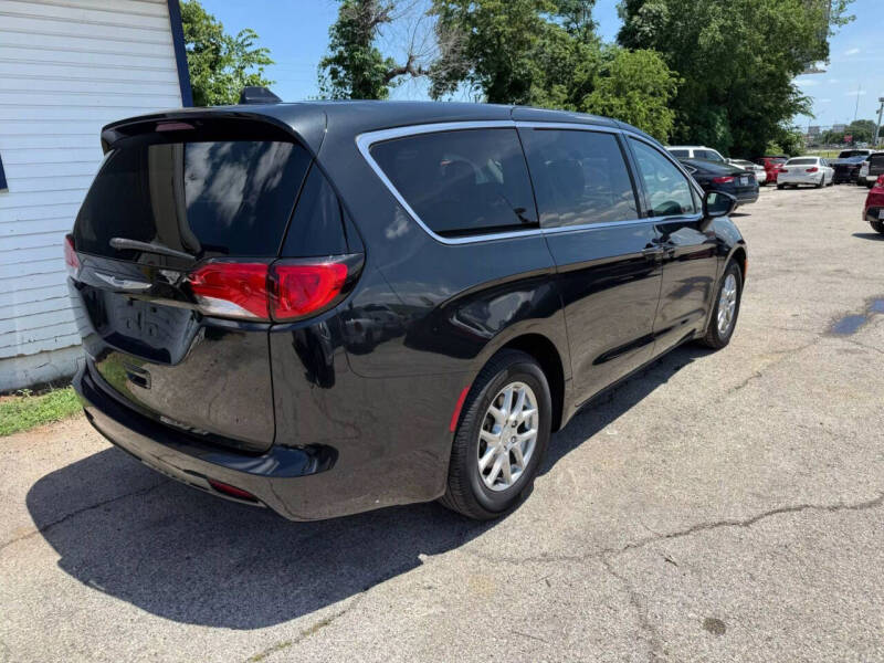 2020 Chrysler Voyager LX