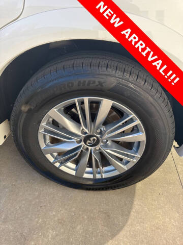 2022 Infiniti QX80 Luxe