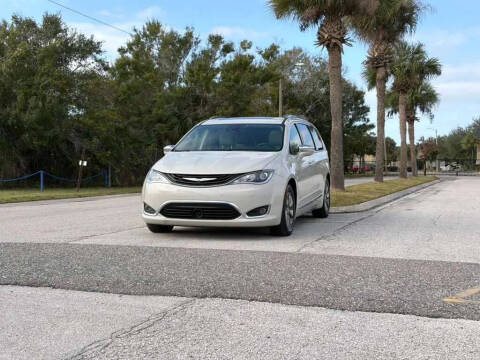 2017 Chrysler Pacifica Hybrid Platinum