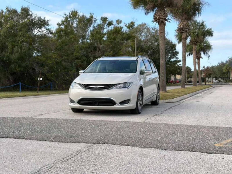 2017 Chrysler Pacifica Hybrid Platinum