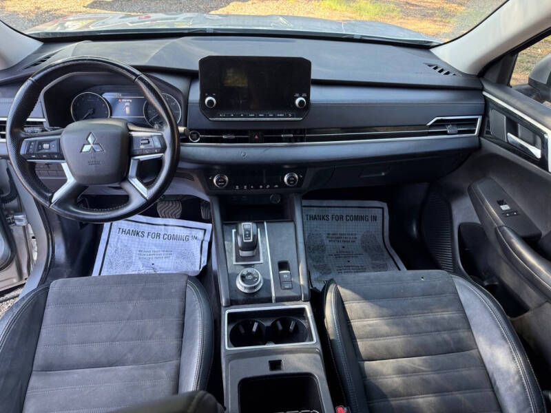 2023 Mitsubishi Outlander SE