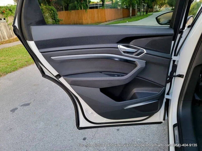 2021 Audi e-tron quattro Premium Plus