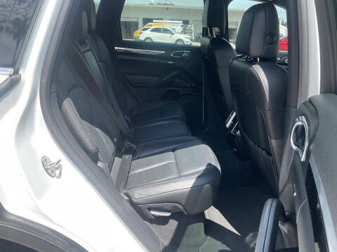 2014 Porsche Cayenne Platinum