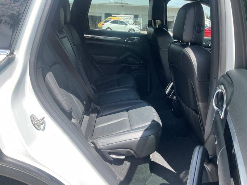 2014 Porsche Cayenne Platinum