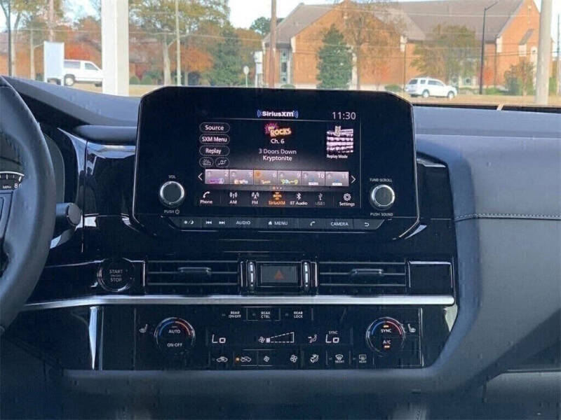 2025 Nissan Pathfinder SV