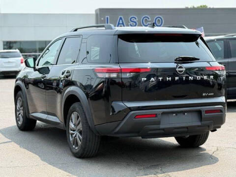 2022 Nissan Pathfinder SV