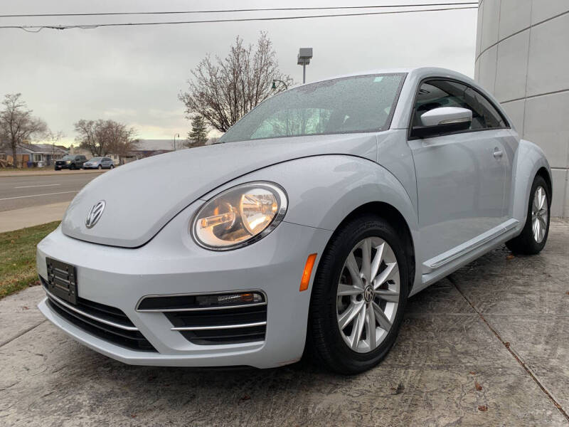 2017 Volkswagen Beetle SE photo 3