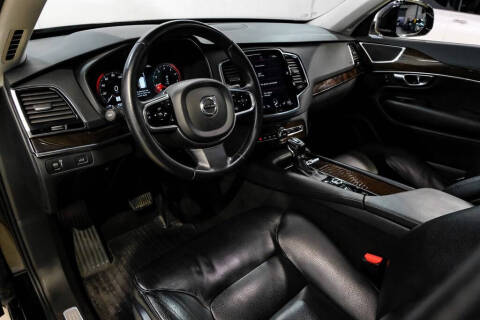 2017 Volvo XC90 T6 Momentum