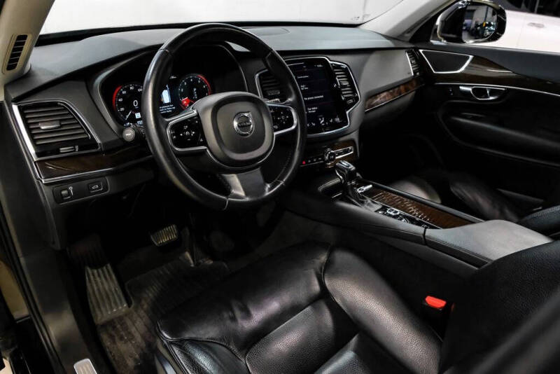 2017 Volvo XC90 T6 Momentum