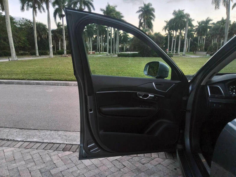 2020 Volvo XC90 T5 Momentum