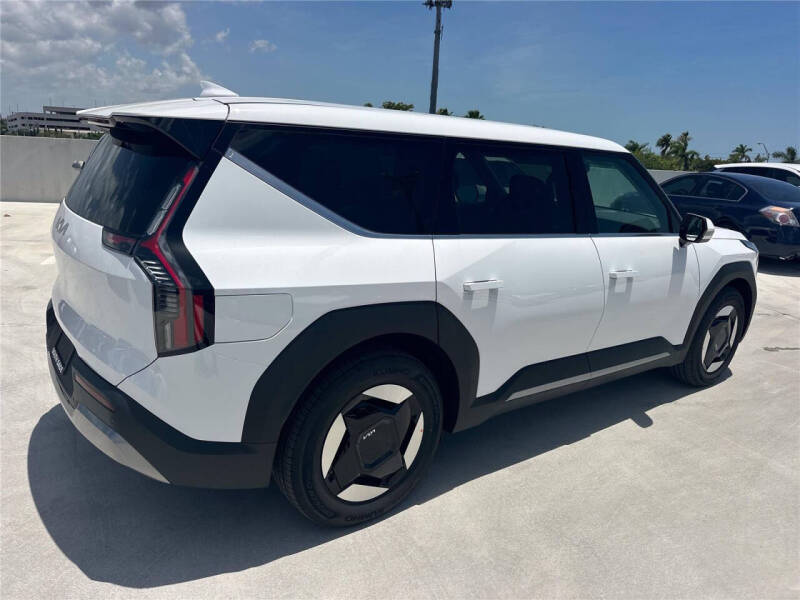2026 Kia EV9 Light