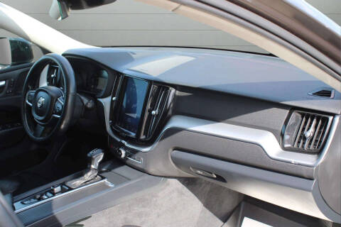 2019 Volvo XC60 T5 Momentum