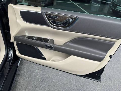 2017 Lincoln Continental Select