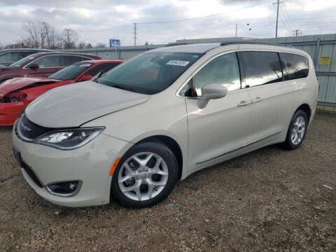 2017 Chrysler Pacifica for sale at Varco Motors LLC - Builders in Denison KS