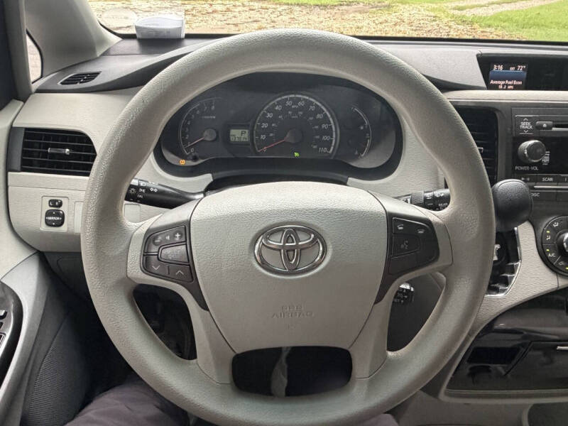 2012 Toyota Sienna LE 7-Passenger