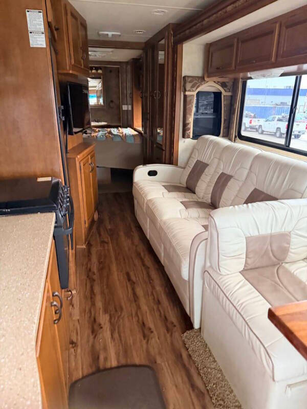 2013 Thor Motor Coach Hurricane