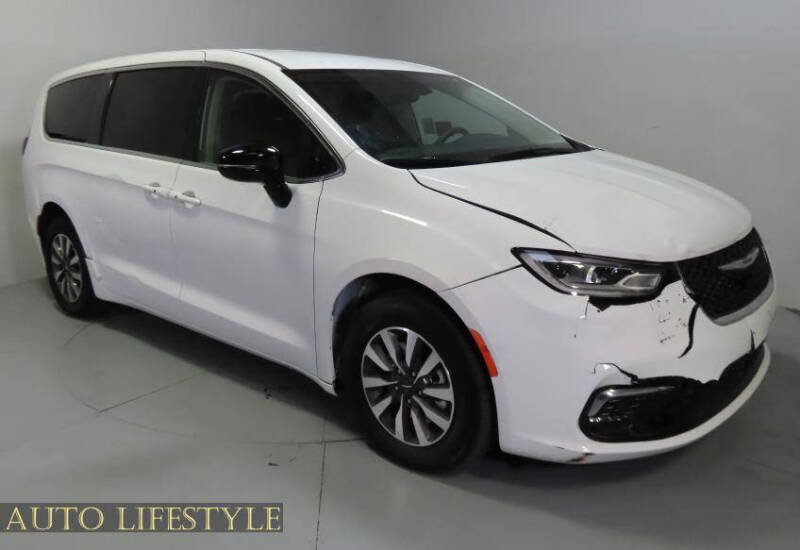 2024 Chrysler Pacifica Plug-In Hybrid S Appearance