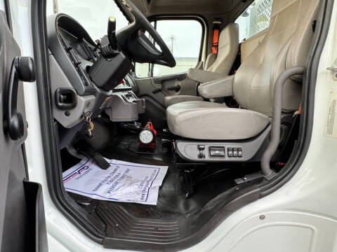 2018 Freightliner M2 106