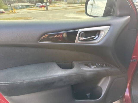 2016 Nissan Pathfinder SV