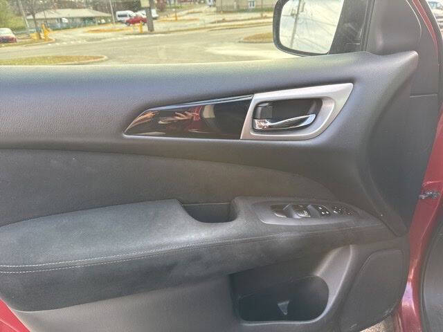 2016 Nissan Pathfinder SV