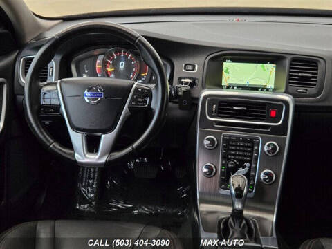 2016 Volvo V60 Cross Country T5