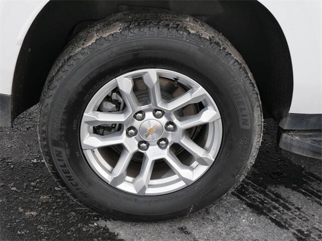 2025 Chevrolet Suburban LT