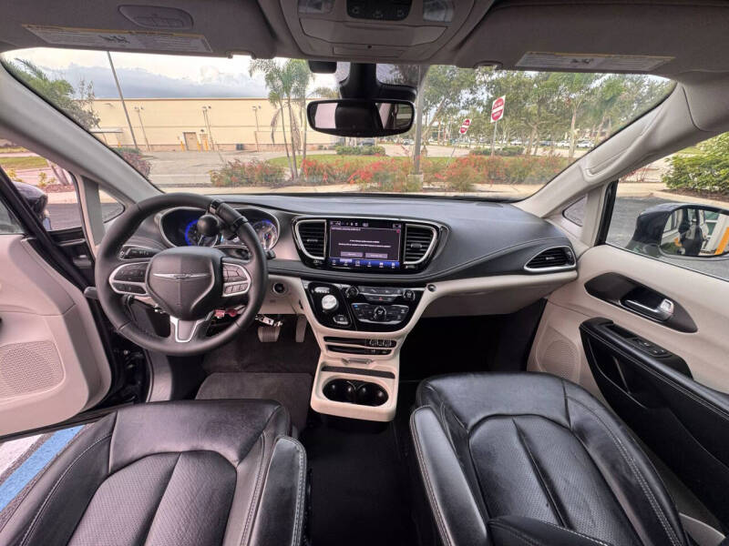 2022 Chrysler Pacifica Touring L