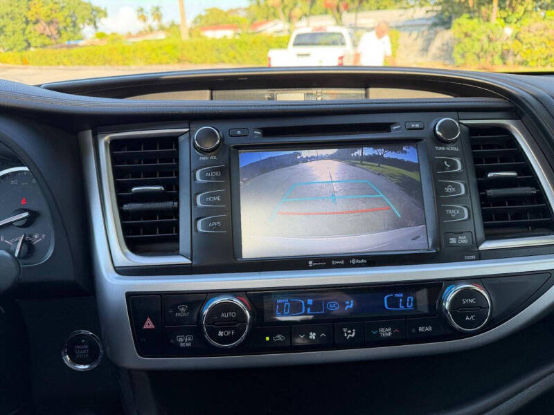 2019 Toyota Highlander SE